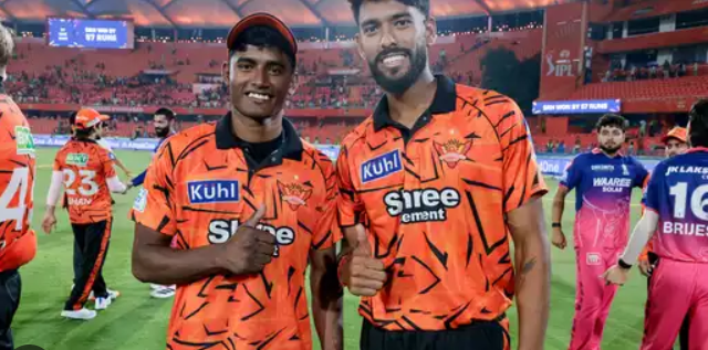 IPL 2026: वरुण एरोन ने की हिंगे और साकिब की तारीफ, बोले- ‘वे दोनों सीखने के लिए उत्सुक थे’ IPL 2026: वरुण एरोन ने की हिंगे और साकिब की तारीफ, बोले- ‘वे दोनों सीखने के लिए उत्सुक थे’